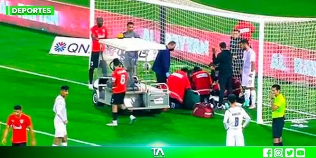 ¡pánico En Qatar Futbolista Sufrió Un Infarto En Pleno Partido 0113