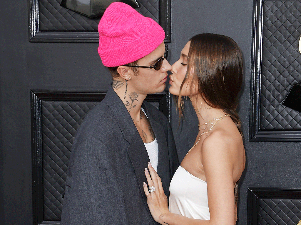 Así fue la llegada de Justin Bieber y su novia a los Grammy