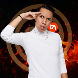 Álex Gabriel Vizuete Oleas es un actor de teatro y televisión estadounidense de ascendencia ecuatoriana, es conocido por interpretar el papel de ‘El Brayan’ en la serie Cuatro Cuartos, en 2017.